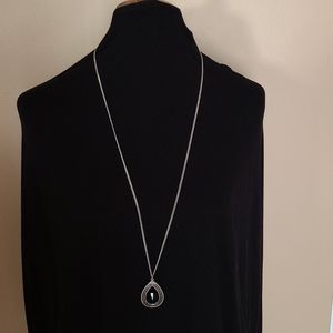 Teardrop pendant necklace
